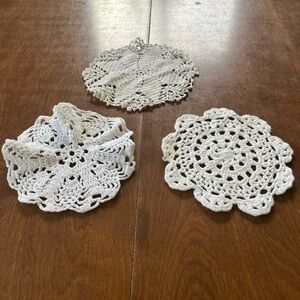 Vintage Cream Crochet Table Linens with Intricate Lace Patterns